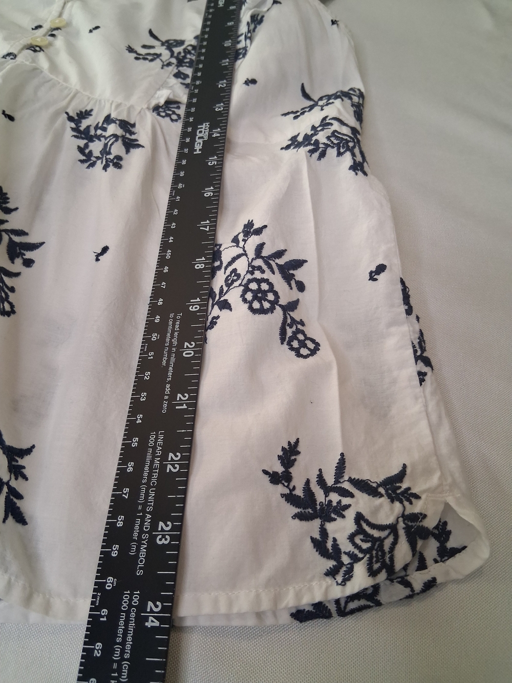 LOFT Petite LP White Blue Embroidered Cotton Flutter Sleeve Peplum Blouse
Catego - Picture 5 of 7